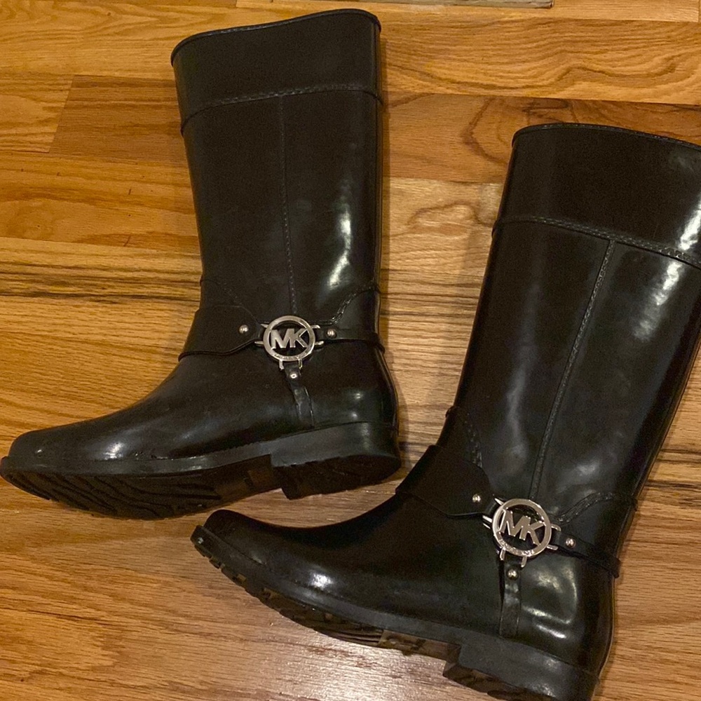 Michael Kors black with silver logo rubber boots size 8.